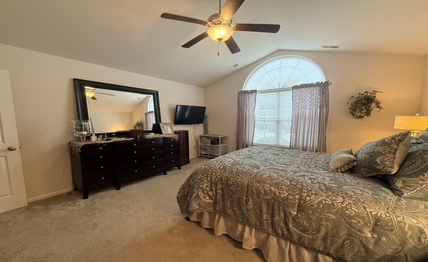 SPACIOUS PRIMARY BEDROOM