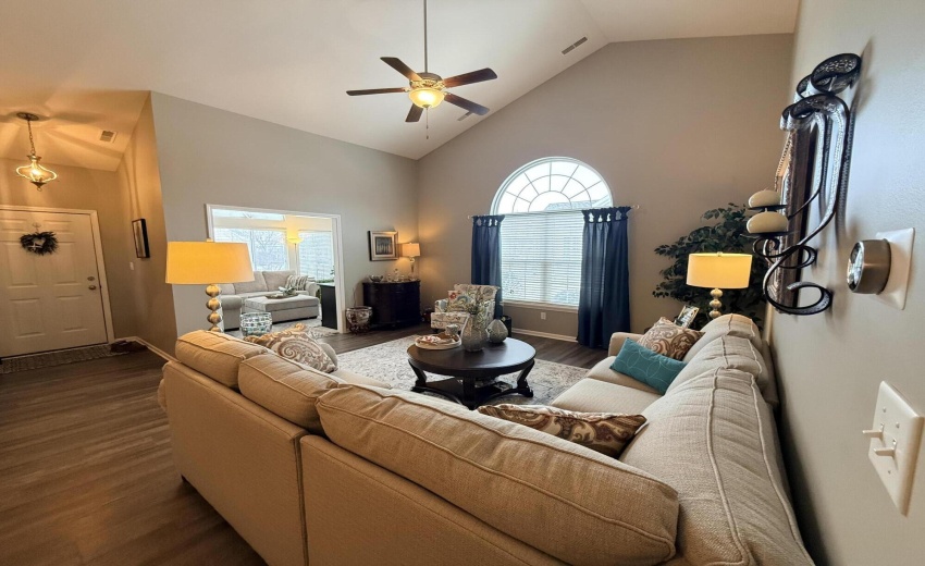 ROOM FOR LARGE FURNITURE