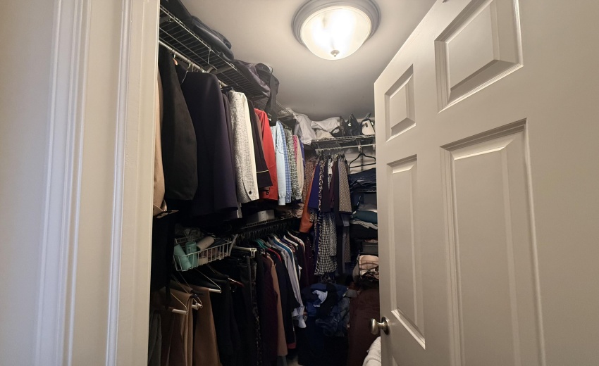WALK-IN CLOSET