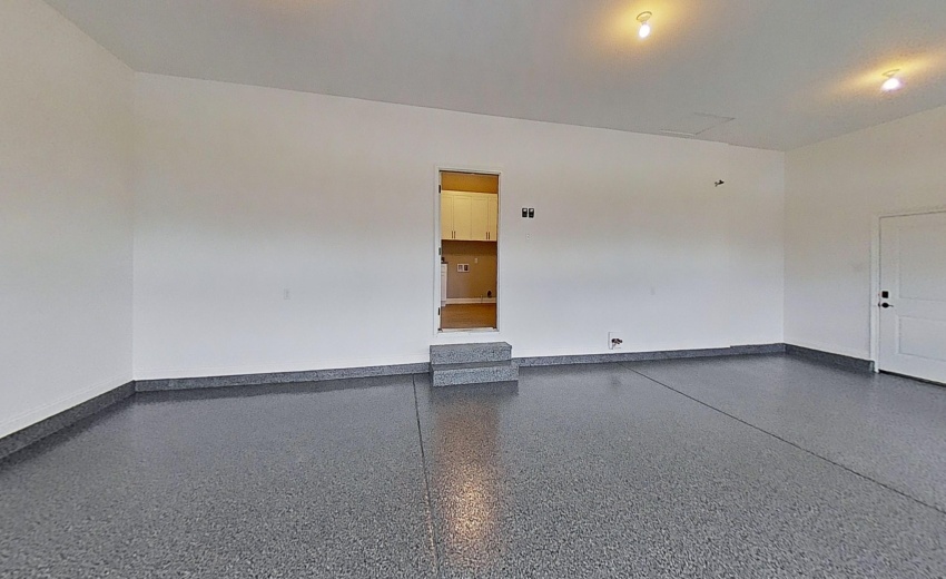 13443-Superior-Ln-Garage