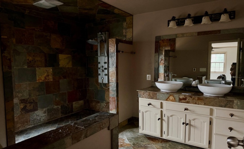 d2da374e-0a3c-406d-9209-92a9a7868ee8