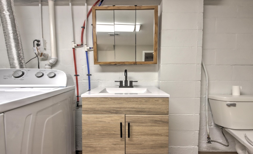 IMG_6201_2_3_4_5_6Interior 3