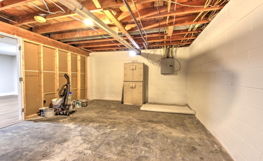 IMG_6183_4_5_6_7_8Interior 3