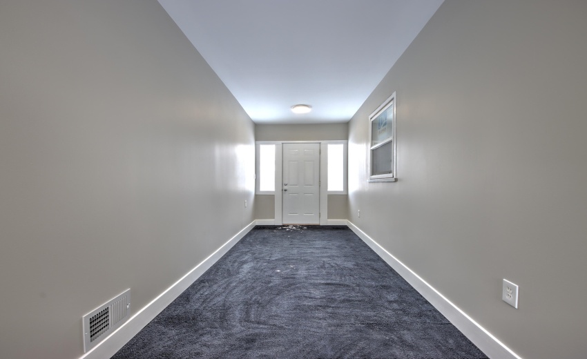 IMG_6213_4_5_6_7_8Interior 3