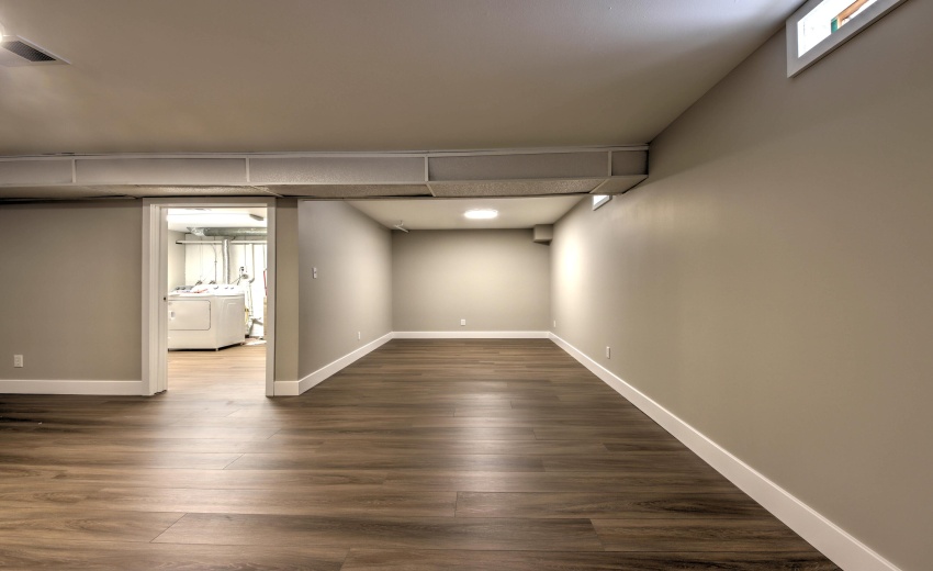 IMG_6165_66_67_68_69_70Interior 3