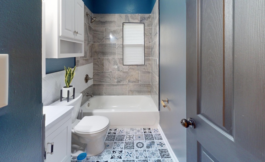 737-E-47th-Ave-Bathroom