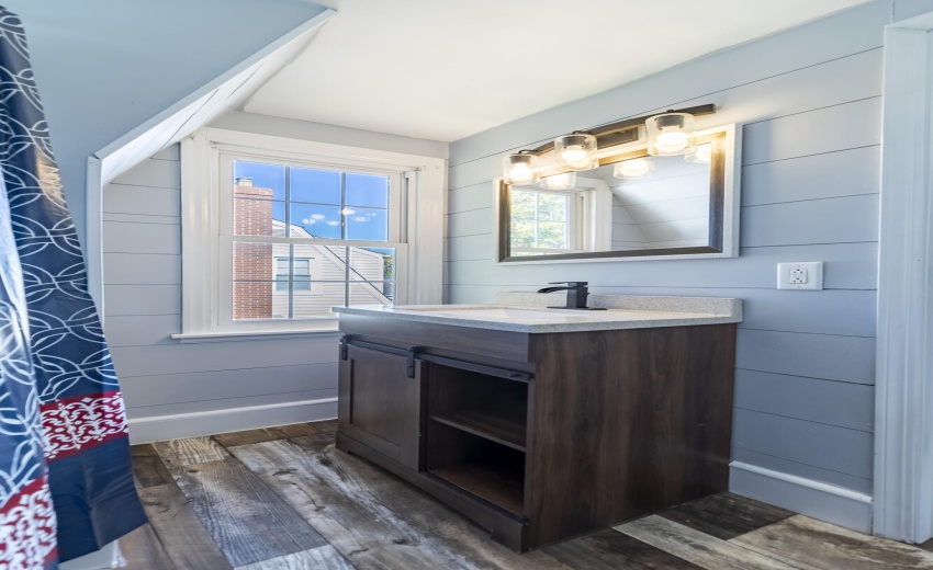 Bathroom Olcott Ave-18