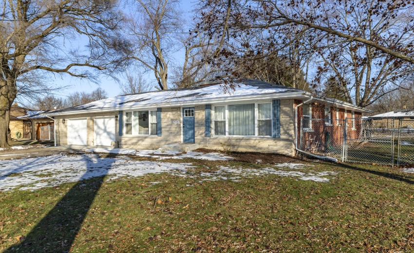 9445 White Oak Ave-3