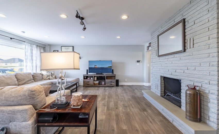 9445 White Oak Ave-19