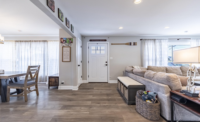 9445 White Oak Ave-17