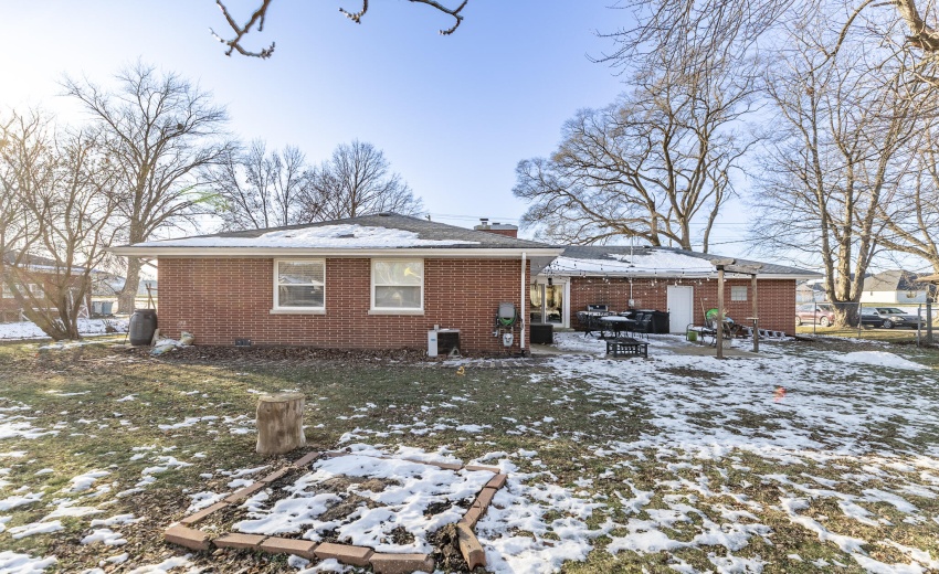 9445 White Oak Ave-11