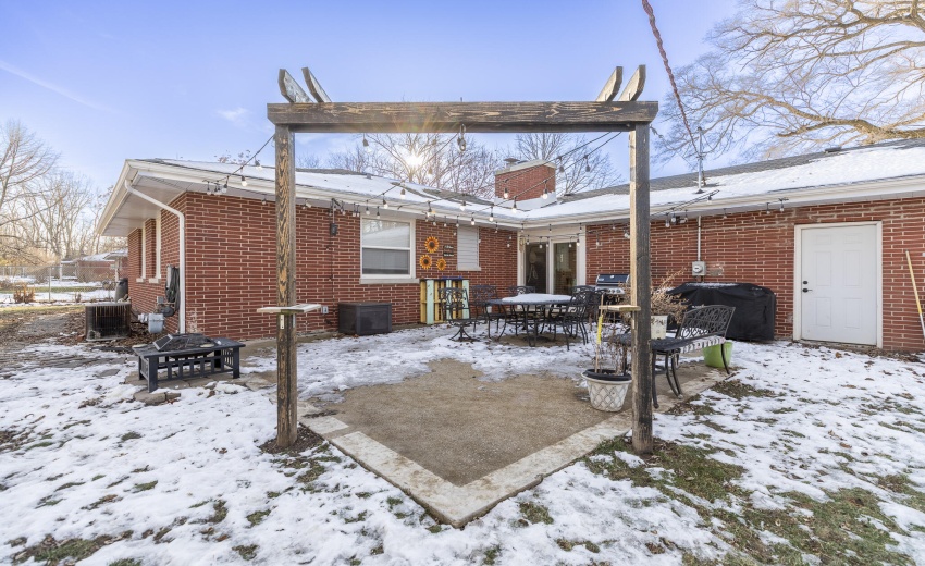 9445 White Oak Ave-6