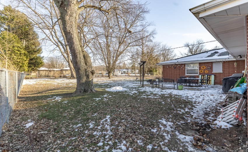 9445 White Oak Ave-5