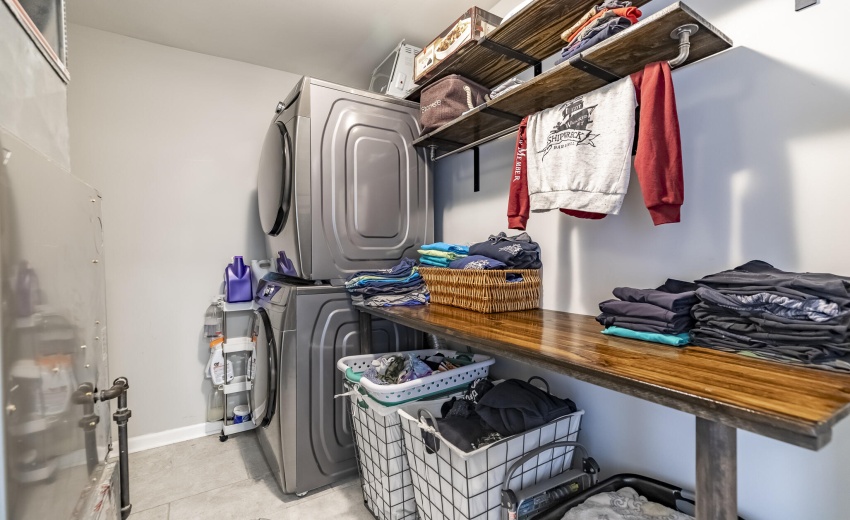 9445 White Oak Ave-36