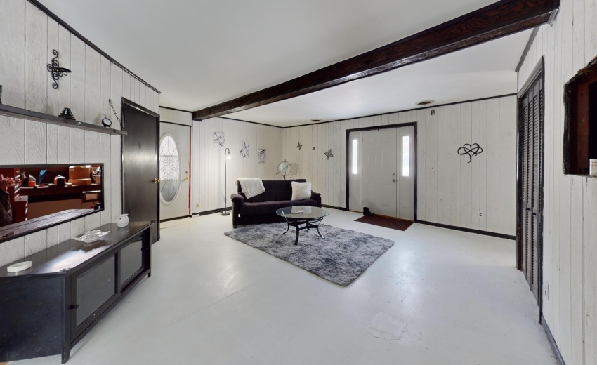 2240-S-350-E-Living-Room 2