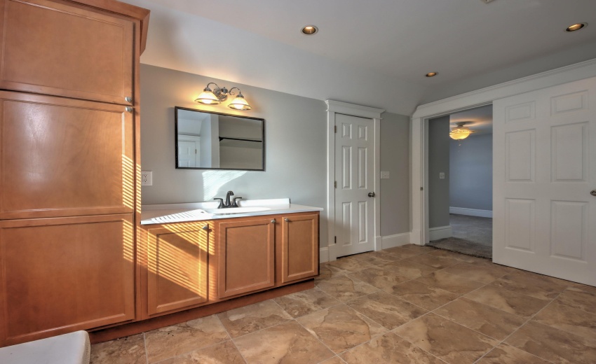 IMG_6699_700_701_702_703_704Interior 3