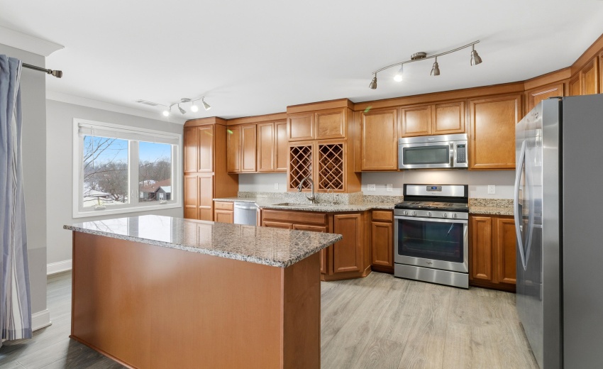 Island with Granite Breakfast Bar