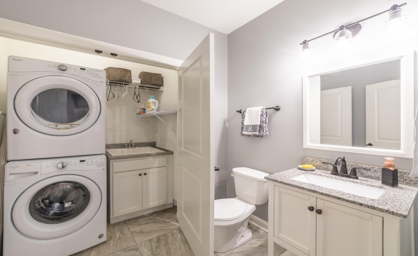 IHallBathLaundry107th Lane0013