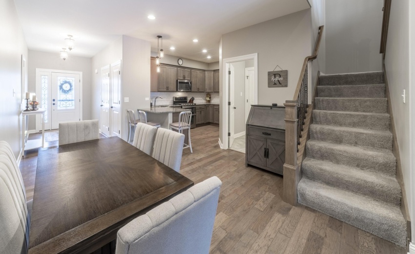 FDining107th Lane0017