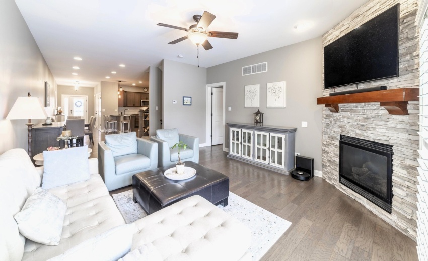 DLiving107th Lane0023