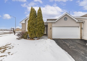 990 87th Avenue, Merrillville, Indiana, 2 Bedrooms Bedrooms, 5 Rooms Rooms,2 BathroomsBathrooms,Residential,For Sale,87th,NRA833730