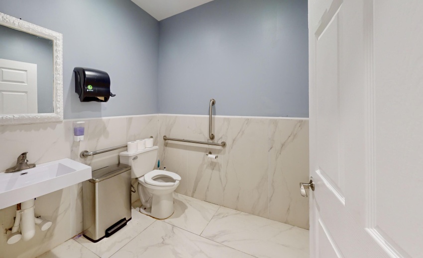 1312-W-Lincoln-Hwy-Bathroom 1