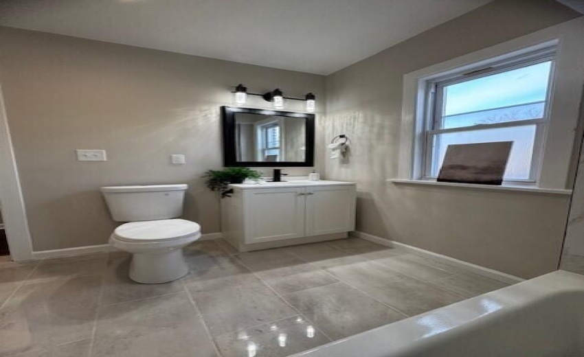 Max Properties 4257 Van Buren Photo 15