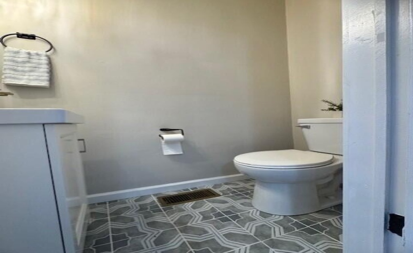 Max Properties 4257 Van Buren Photo 11