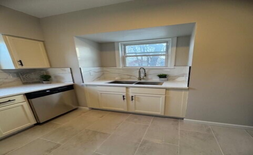 Max Properties 4257 Van Buren Photo 9