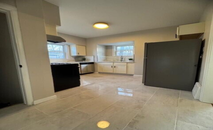 Max Properties 4257 Van Buren Photo 5