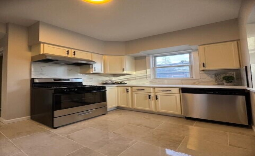 Max Properties 4257 Van Buren Photo 4