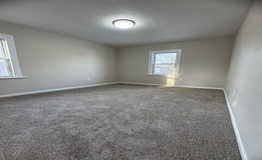 Max Properties 4257 Van Buren Photo 18