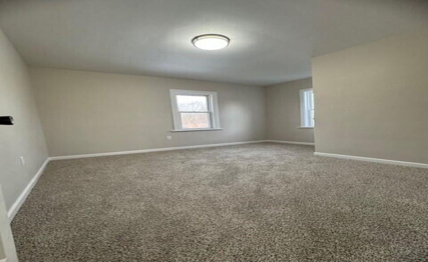 Max Properties 4257 Van Buren Photo 16
