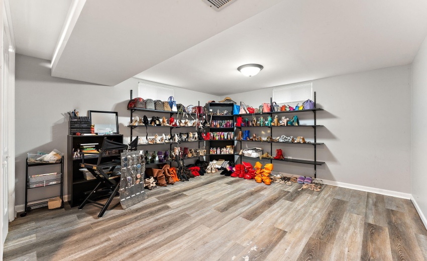 1142 W 72nd Ln Bonus Room