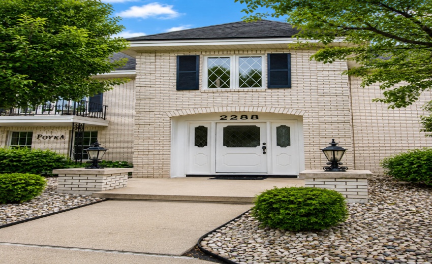 Michelle - 2288 Bordeaux Walk, D2, Highl