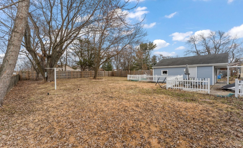 324 Maple St backyard