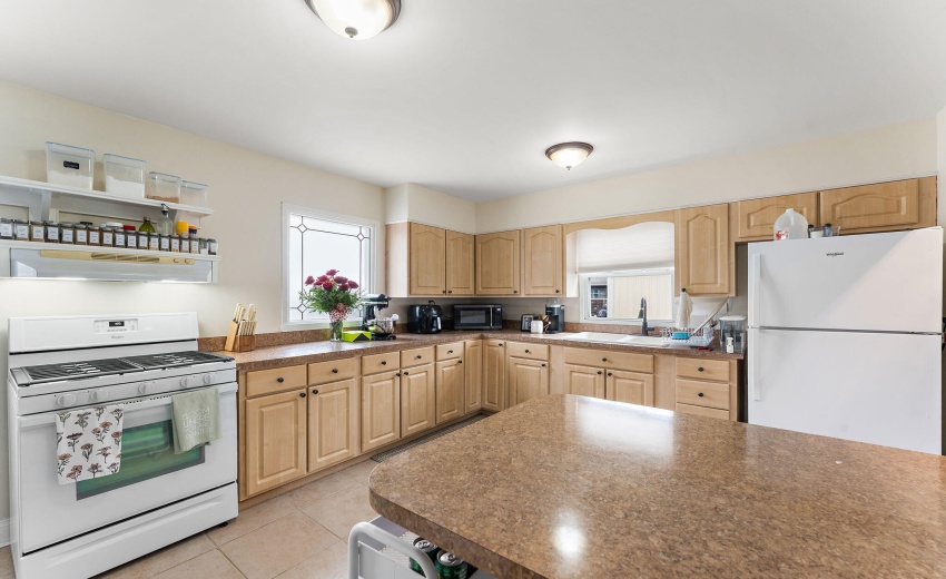324 Maple St kitchen 2