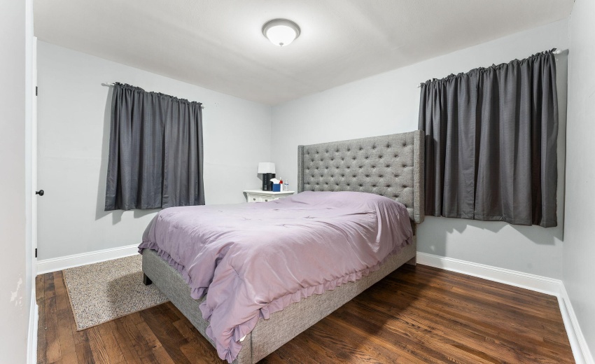 324 Maple St primary bedroom