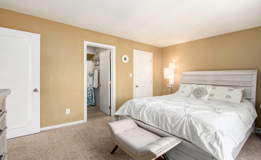 2305 Martha St. primary suite