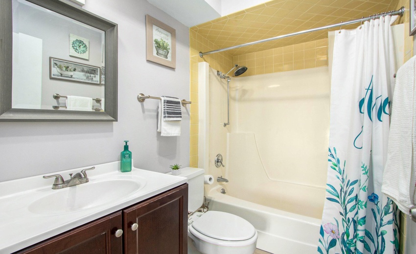 2305 Martha St. en-suite bath