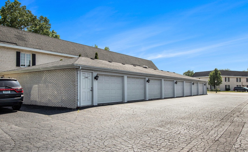 2305 Martha St. garages