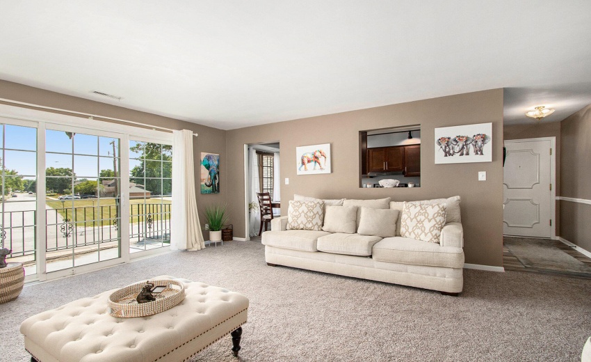 2305 Martha St. living room