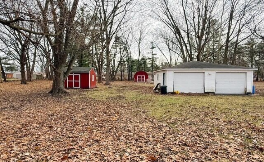 Garage & 2 Sheds