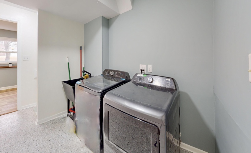 3721-Wirth-Rd-Laundry