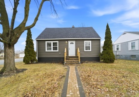 747 Lafayette Street, Griffith, Indiana, 4 Bedrooms Bedrooms, 11 Rooms Rooms,3 BathroomsBathrooms,Residential,For Sale,Lafayette,NRA835013