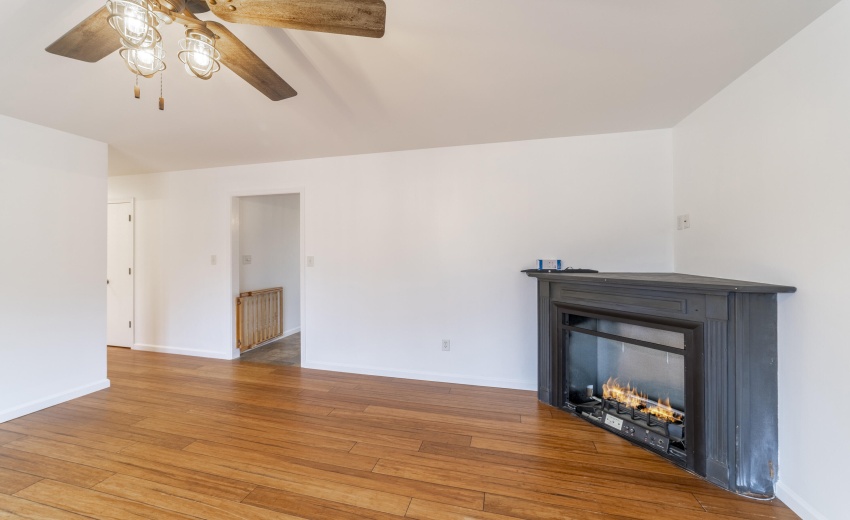 ELivingWest125Th0016