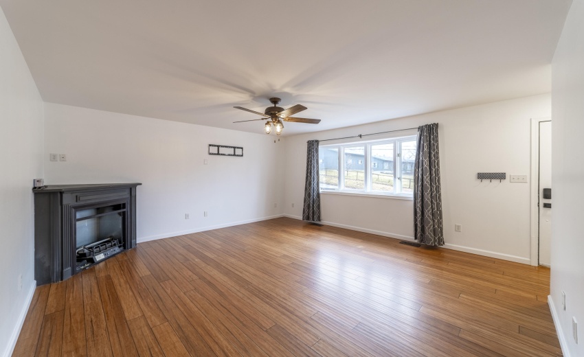 ELivingWest125Th0018