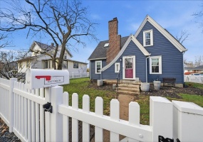 607 Oak Street, Valparaiso, Indiana, 3 Bedrooms Bedrooms, 7 Rooms Rooms,2 BathroomsBathrooms,Residential,For Sale,Oak,NRA835128