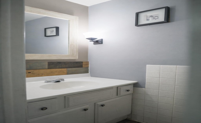 1/2 Bathroom - Main level