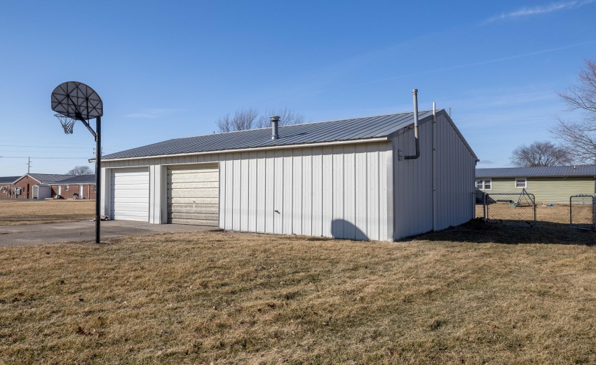 315 W Railroad St Kentland-35